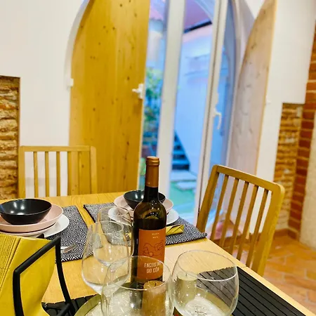 公寓 Downtown Retreat *