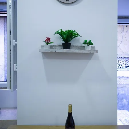 Апартаменты Downtown Retreat