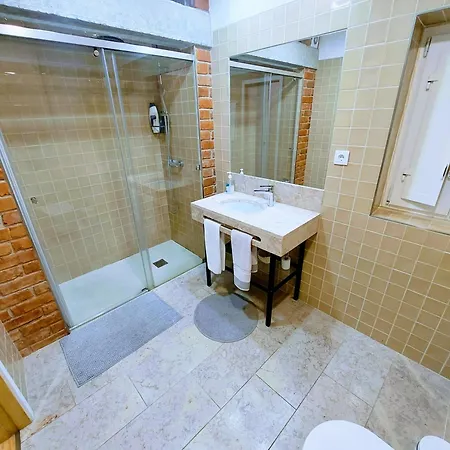 Апартаменты Downtown Retreat *